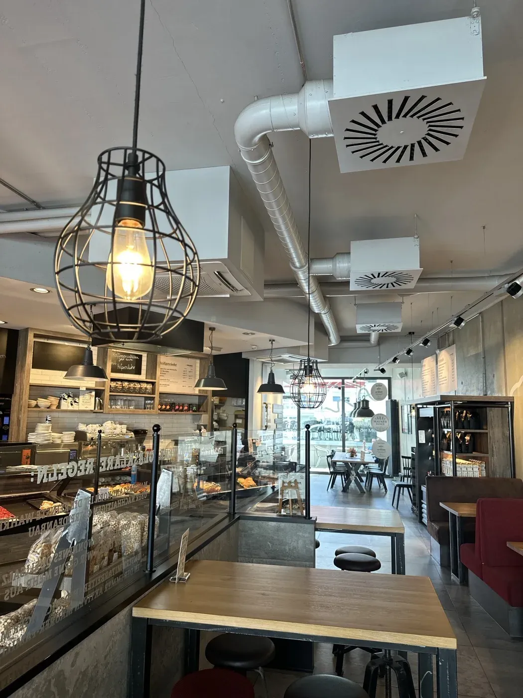 Blick in das Bäckerei-Café Backnang