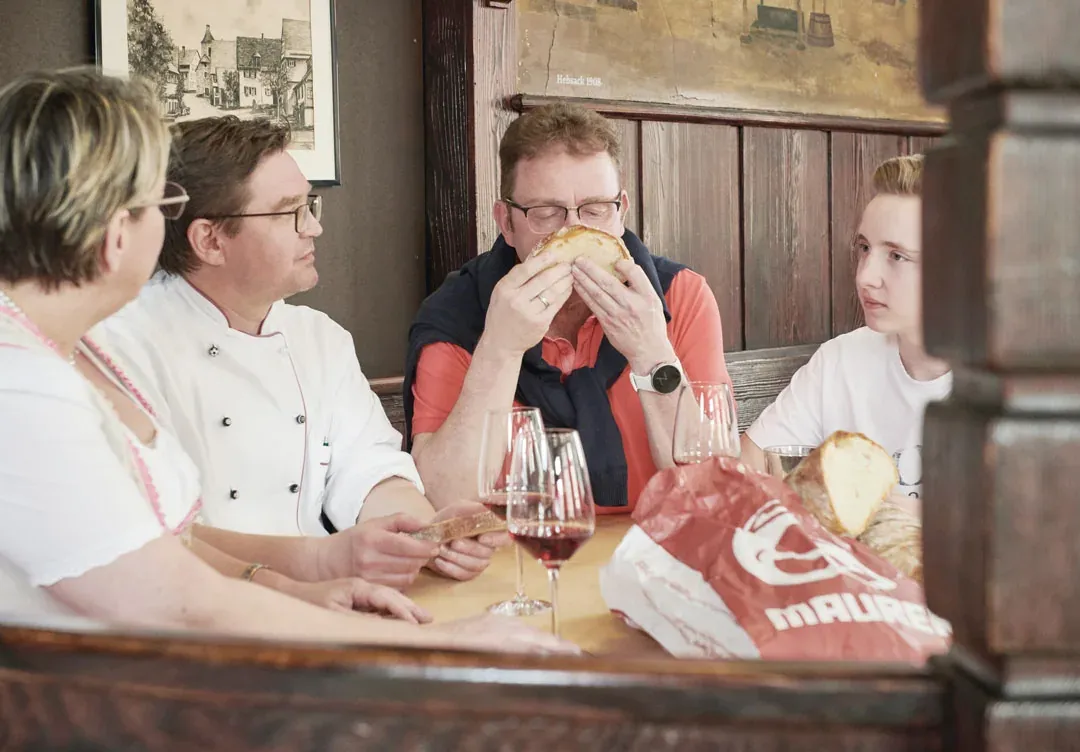 Sylvia und Markus Polinski im Gespräch mit Tobias Maurer