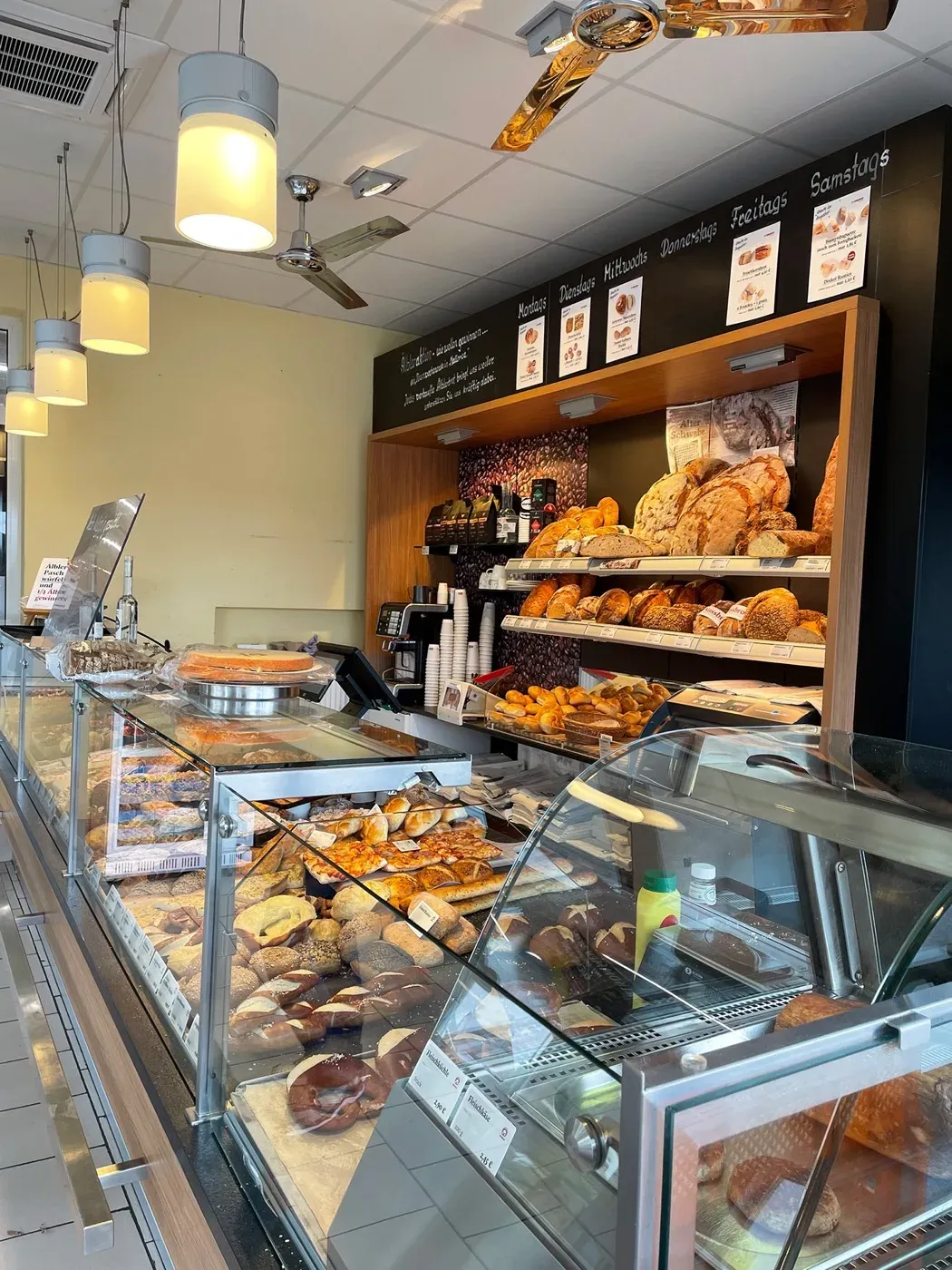 Blick in das Bäckerei-Café Leutenbach-Weiler zum Stein